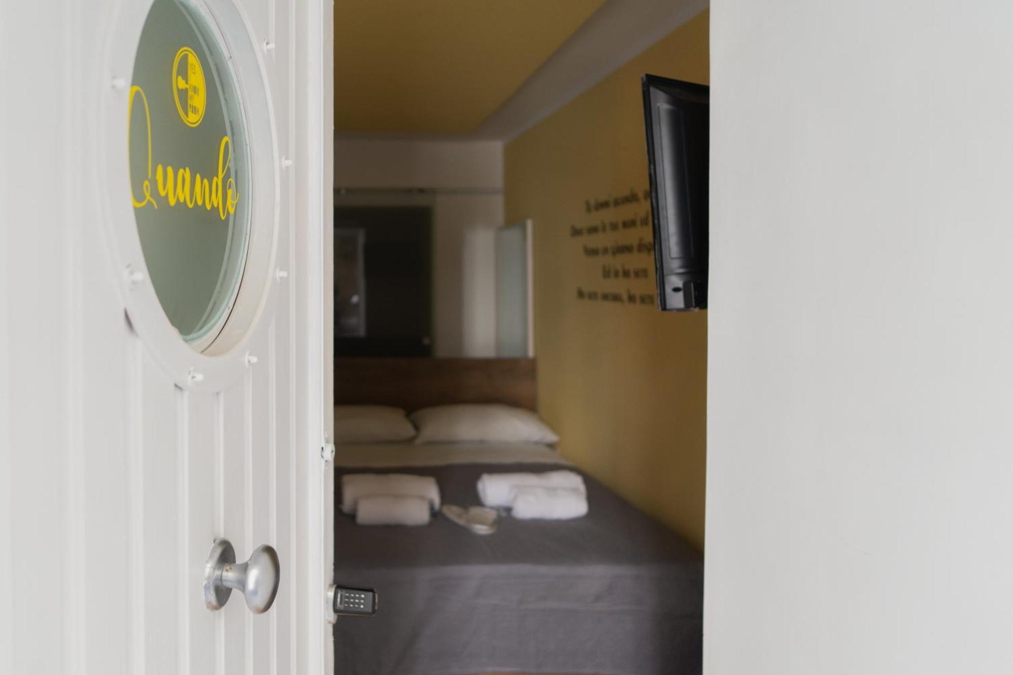 Yes I Know My Room - Mini Room Martiri Neapel Exteriör bild